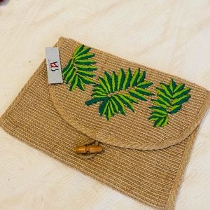 Cute Clutch, América & Beyond, NWT